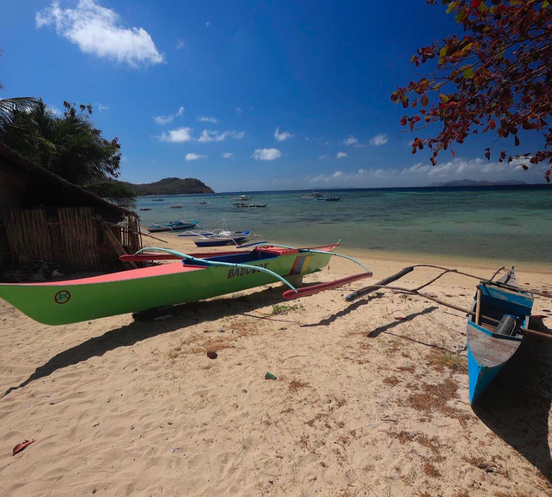 Discover the daily life in the Linapacan islands during a boat expedition in Palawan