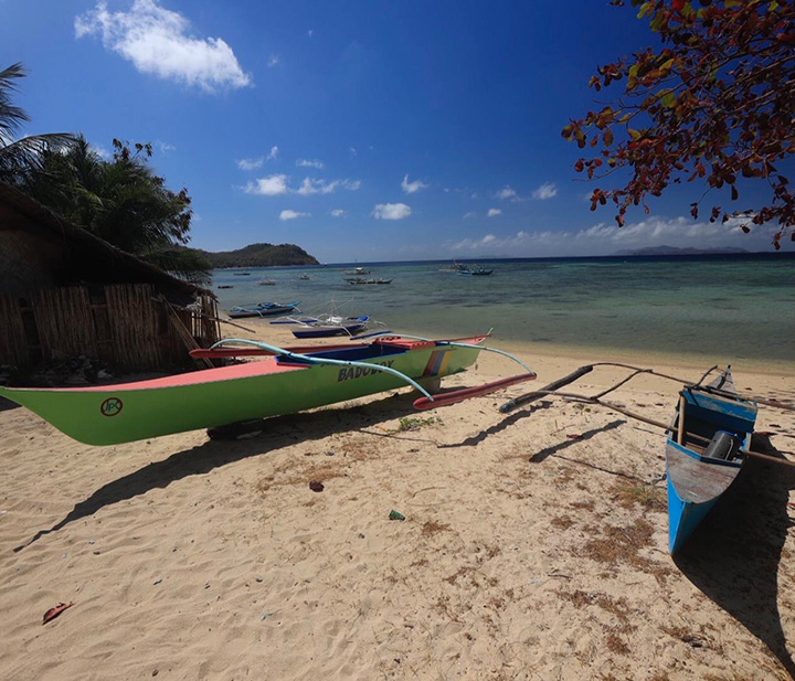 Visiting a Fishermen Village on a Boat Expedition in Palawan - Tropical Paradise Tours