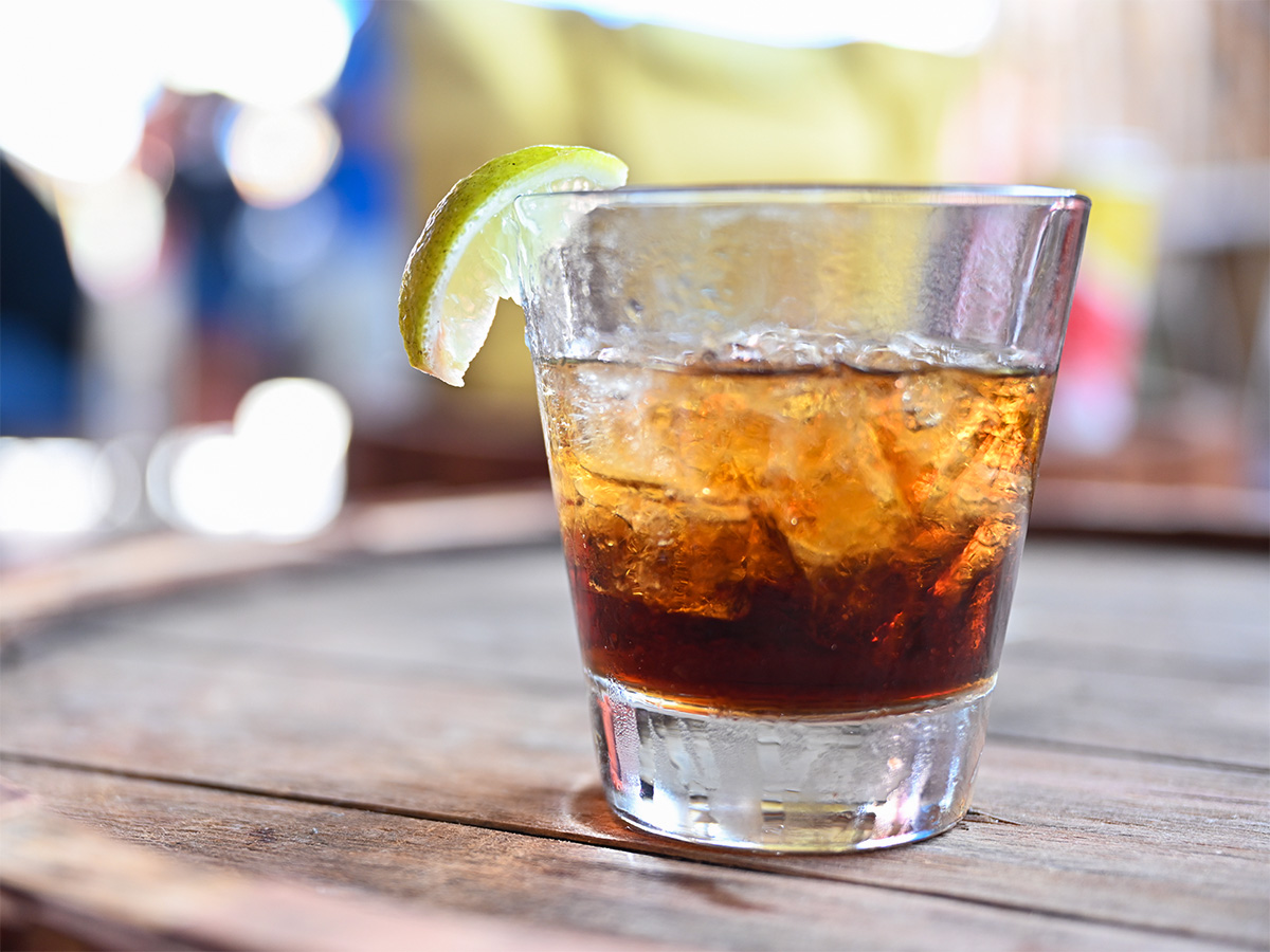 A Rum & Coke cocktail