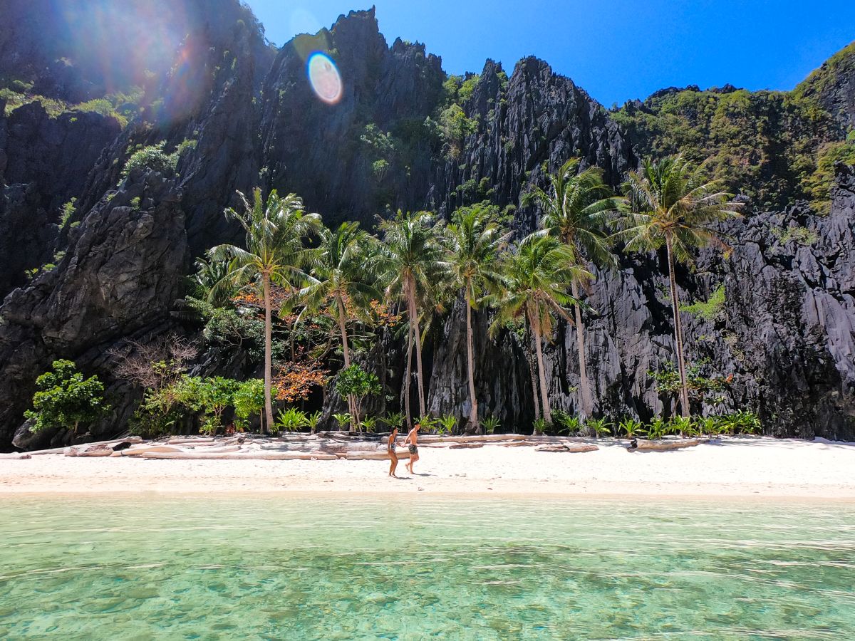 Peaceful beach in El Nido, Palawan with white sand and calm sea at sunset